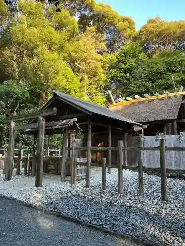 伊雜宮（皇大神宮別宮）の{uncategorized: "未分類", other: "その他", undefined: "問題あり", building: "その他建物", grave: "お墓", sacred_gate: "鳥居", guardian: "狛犬", statue: "像", buddha: "仏像", history: "歴史", nature: "自然", garden: "庭園", animal: "動物", pagoda: "塔", temizu: "手水舎", mountain_gate: "山門・神門", sanctuary: "本殿・本堂", subordinate: "末社・摂社", art: "芸術", scenery: "景色", jizo: "地蔵", ema: "絵馬", goshuin: "御朱印", omikuji: "おみくじ", items: "授与品その他", amulet: "お守り", goshuincho: "御朱印帳", eats: "食事", festival: "お祭り", votive_dance: "神楽", shichigosan: "七五三参", wedding: "結婚式", experience: "体験その他", initially: "初詣", around: "周辺", anti_infection: "感染症対策"}