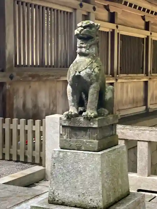 彌彦神社の狛犬