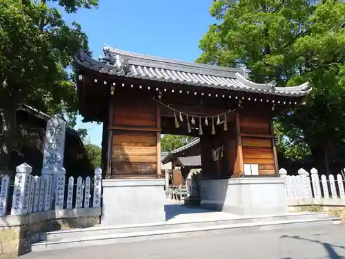 泊神社の山門