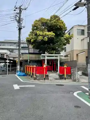馬場子育稲荷神社の{uncategorized: "未分類", other: "その他", undefined: "問題あり", building: "その他建物", grave: "お墓", sacred_gate: "鳥居", guardian: "狛犬", statue: "像", buddha: "仏像", history: "歴史", nature: "自然", garden: "庭園", animal: "動物", pagoda: "塔", temizu: "手水舎", mountain_gate: "山門・神門", sanctuary: "本殿・本堂", subordinate: "末社・摂社", art: "芸術", scenery: "景色", jizo: "地蔵", ema: "絵馬", goshuin: "御朱印", omikuji: "おみくじ", items: "授与品その他", amulet: "お守り", goshuincho: "御朱印帳", eats: "食事", festival: "お祭り", votive_dance: "神楽", shichigosan: "七五三参", wedding: "結婚式", experience: "体験その他", initially: "初詣", around: "周辺", anti_infection: "感染症対策"}