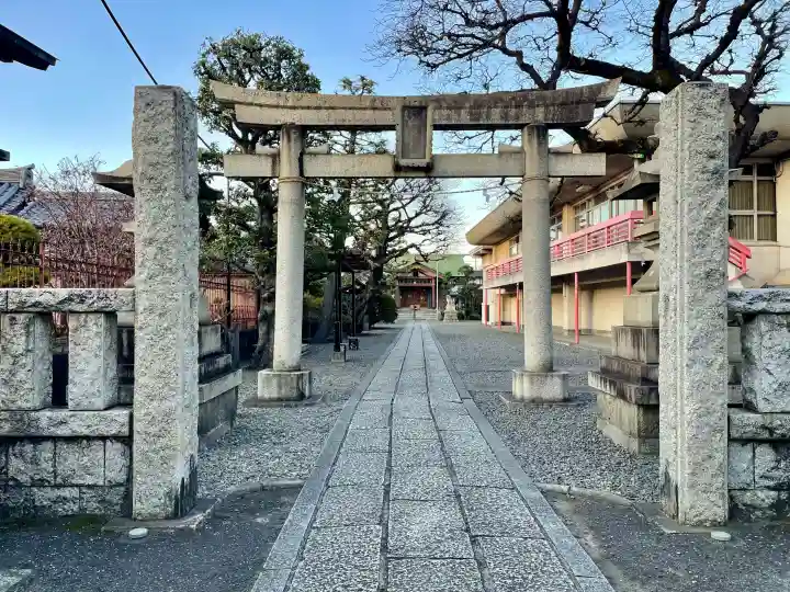 熊野神社の{uncategorized: "未分類", other: "その他", undefined: "問題あり", building: "その他建物", grave: "お墓", sacred_gate: "鳥居", guardian: "狛犬", statue: "像", buddha: "仏像", history: "歴史", nature: "自然", garden: "庭園", animal: "動物", pagoda: "塔", temizu: "手水舎", mountain_gate: "山門・神門", sanctuary: "本殿・本堂", subordinate: "末社・摂社", art: "芸術", scenery: "景色", jizo: "地蔵", ema: "絵馬", goshuin: "御朱印", omikuji: "おみくじ", items: "授与品その他", amulet: "お守り", goshuincho: "御朱印帳", eats: "食事", festival: "お祭り", votive_dance: "神楽", shichigosan: "七五三参", wedding: "結婚式", experience: "体験その他", initially: "初詣", around: "周辺", anti_infection: "感染症対策"}