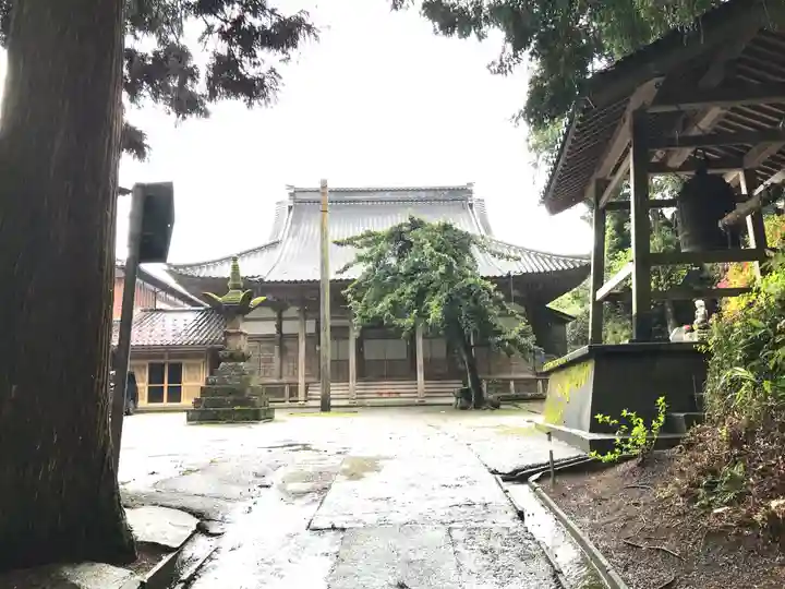 上日寺の本殿・本堂