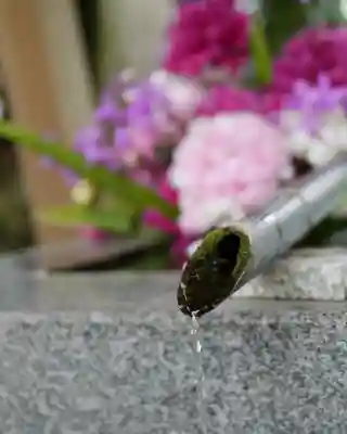 高司神社〜むすびの神の鎮まる社〜の手水舎