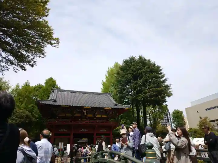 根津神社の{uncategorized: "未分類", other: "その他", undefined: "問題あり", building: "その他建物", grave: "お墓", sacred_gate: "鳥居", guardian: "狛犬", statue: "像", buddha: "仏像", history: "歴史", nature: "自然", garden: "庭園", animal: "動物", pagoda: "塔", temizu: "手水舎", mountain_gate: "山門・神門", sanctuary: "本殿・本堂", subordinate: "末社・摂社", art: "芸術", scenery: "景色", jizo: "地蔵", ema: "絵馬", goshuin: "御朱印", omikuji: "おみくじ", items: "授与品その他", amulet: "お守り", goshuincho: "御朱印帳", eats: "食事", festival: "お祭り", votive_dance: "神楽", shichigosan: "七五三参", wedding: "結婚式", experience: "体験その他", initially: "初詣", around: "周辺", anti_infection: "感染症対策"}