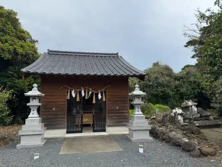 天手長男神社の{uncategorized: "未分類", other: "その他", undefined: "問題あり", building: "その他建物", grave: "お墓", sacred_gate: "鳥居", guardian: "狛犬", statue: "像", buddha: "仏像", history: "歴史", nature: "自然", garden: "庭園", animal: "動物", pagoda: "塔", temizu: "手水舎", mountain_gate: "山門・神門", sanctuary: "本殿・本堂", subordinate: "末社・摂社", art: "芸術", scenery: "景色", jizo: "地蔵", ema: "絵馬", goshuin: "御朱印", omikuji: "おみくじ", items: "授与品その他", amulet: "お守り", goshuincho: "御朱印帳", eats: "食事", festival: "お祭り", votive_dance: "神楽", shichigosan: "七五三参", wedding: "結婚式", experience: "体験その他", initially: "初詣", around: "周辺", anti_infection: "感染症対策"}