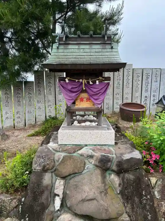 玉井宮東照宮の{uncategorized: "未分類", other: "その他", undefined: "問題あり", building: "その他建物", grave: "お墓", sacred_gate: "鳥居", guardian: "狛犬", statue: "像", buddha: "仏像", history: "歴史", nature: "自然", garden: "庭園", animal: "動物", pagoda: "塔", temizu: "手水舎", mountain_gate: "山門・神門", sanctuary: "本殿・本堂", subordinate: "末社・摂社", art: "芸術", scenery: "景色", jizo: "地蔵", ema: "絵馬", goshuin: "御朱印", omikuji: "おみくじ", items: "授与品その他", amulet: "お守り", goshuincho: "御朱印帳", eats: "食事", festival: "お祭り", votive_dance: "神楽", shichigosan: "七五三参", wedding: "結婚式", experience: "体験その他", initially: "初詣", around: "周辺", anti_infection: "感染症対策"}
