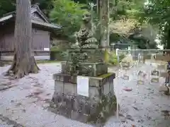 鳴谷神社の狛犬