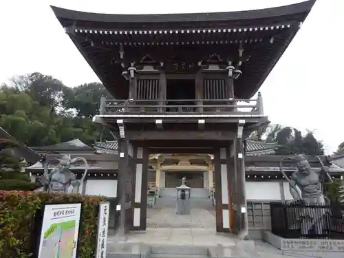 龍澤山祥雲寺の山門