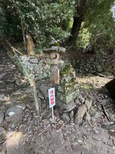 眞名井神社の{uncategorized: "未分類", other: "その他", undefined: "問題あり", building: "その他建物", grave: "お墓", sacred_gate: "鳥居", guardian: "狛犬", statue: "像", buddha: "仏像", history: "歴史", nature: "自然", garden: "庭園", animal: "動物", pagoda: "塔", temizu: "手水舎", mountain_gate: "山門・神門", sanctuary: "本殿・本堂", subordinate: "末社・摂社", art: "芸術", scenery: "景色", jizo: "地蔵", ema: "絵馬", goshuin: "御朱印", omikuji: "おみくじ", items: "授与品その他", amulet: "お守り", goshuincho: "御朱印帳", eats: "食事", festival: "お祭り", votive_dance: "神楽", shichigosan: "七五三参", wedding: "結婚式", experience: "体験その他", initially: "初詣", around: "周辺", anti_infection: "感染症対策"}