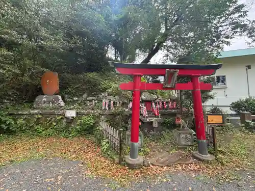 貴船神社の{uncategorized: "未分類", other: "その他", undefined: "問題あり", building: "その他建物", grave: "お墓", sacred_gate: "鳥居", guardian: "狛犬", statue: "像", buddha: "仏像", history: "歴史", nature: "自然", garden: "庭園", animal: "動物", pagoda: "塔", temizu: "手水舎", mountain_gate: "山門・神門", sanctuary: "本殿・本堂", subordinate: "末社・摂社", art: "芸術", scenery: "景色", jizo: "地蔵", ema: "絵馬", goshuin: "御朱印", omikuji: "おみくじ", items: "授与品その他", amulet: "お守り", goshuincho: "御朱印帳", eats: "食事", festival: "お祭り", votive_dance: "神楽", shichigosan: "七五三参", wedding: "結婚式", experience: "体験その他", initially: "初詣", around: "周辺", anti_infection: "感染症対策"}