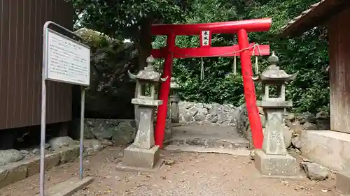 爾自神社の鳥居