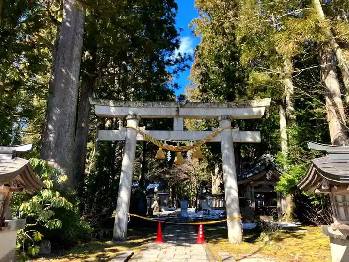 雄山神社中宮祈願殿(富山県)