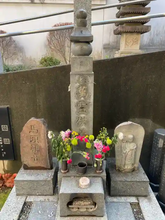 聖輪寺の{uncategorized: "未分類", other: "その他", undefined: "問題あり", building: "その他建物", grave: "お墓", sacred_gate: "鳥居", guardian: "狛犬", statue: "像", buddha: "仏像", history: "歴史", nature: "自然", garden: "庭園", animal: "動物", pagoda: "塔", temizu: "手水舎", mountain_gate: "山門・神門", sanctuary: "本殿・本堂", subordinate: "末社・摂社", art: "芸術", scenery: "景色", jizo: "地蔵", ema: "絵馬", goshuin: "御朱印", omikuji: "おみくじ", items: "授与品その他", amulet: "お守り", goshuincho: "御朱印帳", eats: "食事", festival: "お祭り", votive_dance: "神楽", shichigosan: "七五三参", wedding: "結婚式", experience: "体験その他", initially: "初詣", around: "周辺", anti_infection: "感染症対策"}