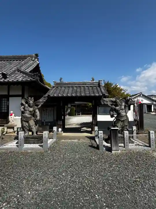 祇園山 徳城寺の{uncategorized: "未分類", other: "その他", undefined: "問題あり", building: "その他建物", grave: "お墓", sacred_gate: "鳥居", guardian: "狛犬", statue: "像", buddha: "仏像", history: "歴史", nature: "自然", garden: "庭園", animal: "動物", pagoda: "塔", temizu: "手水舎", mountain_gate: "山門・神門", sanctuary: "本殿・本堂", subordinate: "末社・摂社", art: "芸術", scenery: "景色", jizo: "地蔵", ema: "絵馬", goshuin: "御朱印", omikuji: "おみくじ", items: "授与品その他", amulet: "お守り", goshuincho: "御朱印帳", eats: "食事", festival: "お祭り", votive_dance: "神楽", shichigosan: "七五三参", wedding: "結婚式", experience: "体験その他", initially: "初詣", around: "周辺", anti_infection: "感染症対策"}