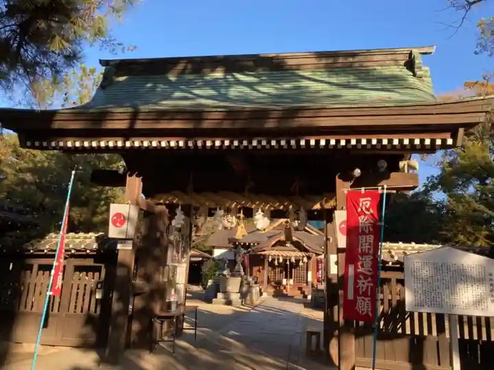 雄郡神社の山門・神門