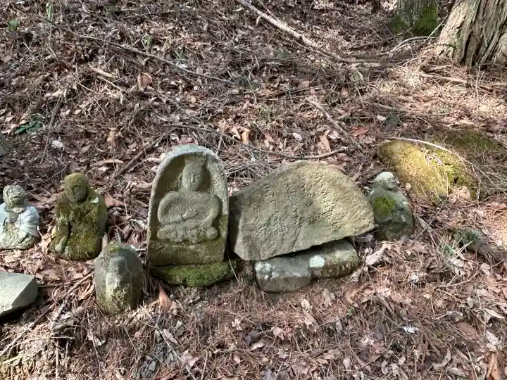 修那羅山安宮神社の{uncategorized: "未分類", other: "その他", undefined: "問題あり", building: "その他建物", grave: "お墓", sacred_gate: "鳥居", guardian: "狛犬", statue: "像", buddha: "仏像", history: "歴史", nature: "自然", garden: "庭園", animal: "動物", pagoda: "塔", temizu: "手水舎", mountain_gate: "山門・神門", sanctuary: "本殿・本堂", subordinate: "末社・摂社", art: "芸術", scenery: "景色", jizo: "地蔵", ema: "絵馬", goshuin: "御朱印", omikuji: "おみくじ", items: "授与品その他", amulet: "お守り", goshuincho: "御朱印帳", eats: "食事", festival: "お祭り", votive_dance: "神楽", shichigosan: "七五三参", wedding: "結婚式", experience: "体験その他", initially: "初詣", around: "周辺", anti_infection: "感染症対策"}