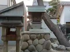 祠の建物その他