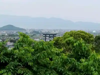 久延彦神社の{uncategorized: "未分類", other: "その他", undefined: "問題あり", building: "その他建物", grave: "お墓", sacred_gate: "鳥居", guardian: "狛犬", statue: "像", buddha: "仏像", history: "歴史", nature: "自然", garden: "庭園", animal: "動物", pagoda: "塔", temizu: "手水舎", mountain_gate: "山門・神門", sanctuary: "本殿・本堂", subordinate: "末社・摂社", art: "芸術", scenery: "景色", jizo: "地蔵", ema: "絵馬", goshuin: "御朱印", omikuji: "おみくじ", items: "授与品その他", amulet: "お守り", goshuincho: "御朱印帳", eats: "食事", festival: "お祭り", votive_dance: "神楽", shichigosan: "七五三参", wedding: "結婚式", experience: "体験その他", initially: "初詣", around: "周辺", anti_infection: "感染症対策"}