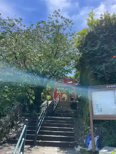 若宮稲荷神社の{uncategorized: "未分類", other: "その他", undefined: "問題あり", building: "その他建物", grave: "お墓", sacred_gate: "鳥居", guardian: "狛犬", statue: "像", buddha: "仏像", history: "歴史", nature: "自然", garden: "庭園", animal: "動物", pagoda: "塔", temizu: "手水舎", mountain_gate: "山門・神門", sanctuary: "本殿・本堂", subordinate: "末社・摂社", art: "芸術", scenery: "景色", jizo: "地蔵", ema: "絵馬", goshuin: "御朱印", omikuji: "おみくじ", items: "授与品その他", amulet: "お守り", goshuincho: "御朱印帳", eats: "食事", festival: "お祭り", votive_dance: "神楽", shichigosan: "七五三参", wedding: "結婚式", experience: "体験その他", initially: "初詣", around: "周辺", anti_infection: "感染症対策"}