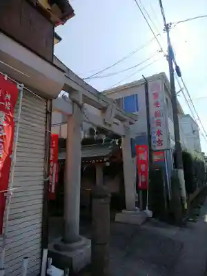 豊受稲荷本宮の鳥居