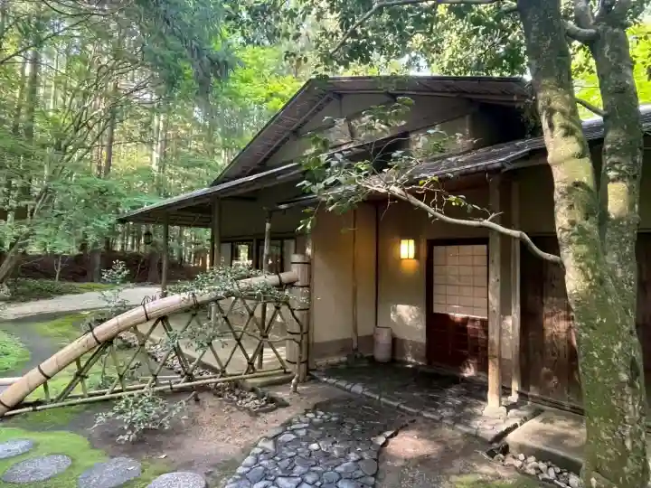 椿大神社の{uncategorized: "未分類", other: "その他", undefined: "問題あり", building: "その他建物", grave: "お墓", sacred_gate: "鳥居", guardian: "狛犬", statue: "像", buddha: "仏像", history: "歴史", nature: "自然", garden: "庭園", animal: "動物", pagoda: "塔", temizu: "手水舎", mountain_gate: "山門・神門", sanctuary: "本殿・本堂", subordinate: "末社・摂社", art: "芸術", scenery: "景色", jizo: "地蔵", ema: "絵馬", goshuin: "御朱印", omikuji: "おみくじ", items: "授与品その他", amulet: "お守り", goshuincho: "御朱印帳", eats: "食事", festival: "お祭り", votive_dance: "神楽", shichigosan: "七五三参", wedding: "結婚式", experience: "体験その他", initially: "初詣", around: "周辺", anti_infection: "感染症対策"}