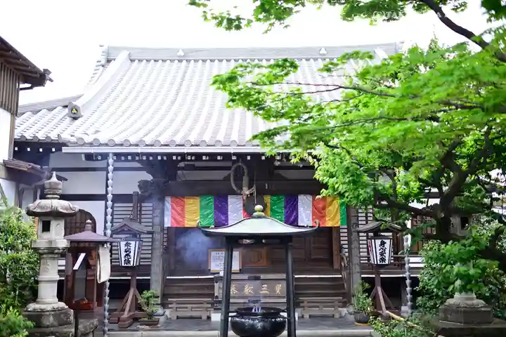 常性寺の本殿・本堂
