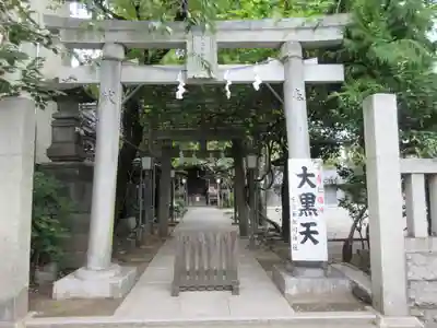 千住本氷川神社の鳥居