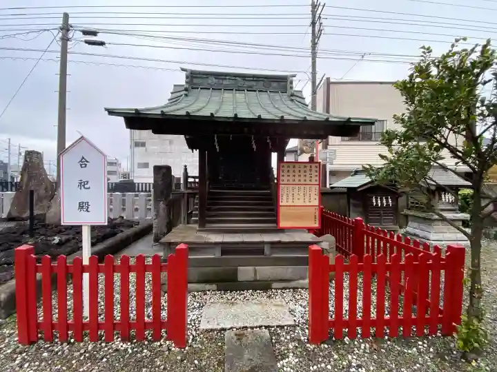 鴻神社の{uncategorized: "未分類", other: "その他", undefined: "問題あり", building: "その他建物", grave: "お墓", sacred_gate: "鳥居", guardian: "狛犬", statue: "像", buddha: "仏像", history: "歴史", nature: "自然", garden: "庭園", animal: "動物", pagoda: "塔", temizu: "手水舎", mountain_gate: "山門・神門", sanctuary: "本殿・本堂", subordinate: "末社・摂社", art: "芸術", scenery: "景色", jizo: "地蔵", ema: "絵馬", goshuin: "御朱印", omikuji: "おみくじ", items: "授与品その他", amulet: "お守り", goshuincho: "御朱印帳", eats: "食事", festival: "お祭り", votive_dance: "神楽", shichigosan: "七五三参", wedding: "結婚式", experience: "体験その他", initially: "初詣", around: "周辺", anti_infection: "感染症対策"}
