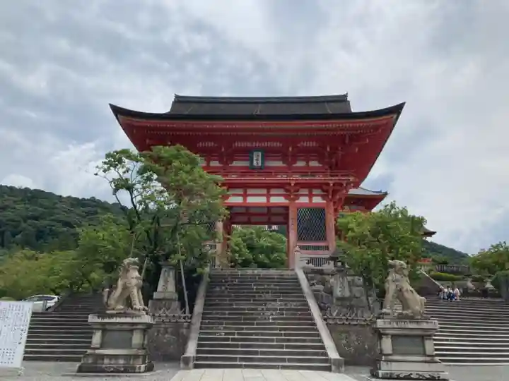 清水寺の山門・神門