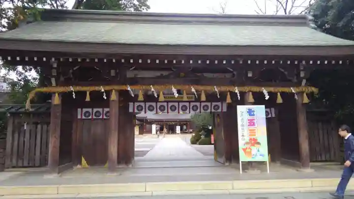 砥鹿神社(里宮)の山門・神門