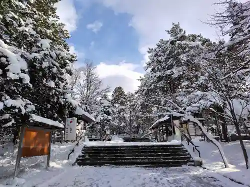 上川神社の庭園