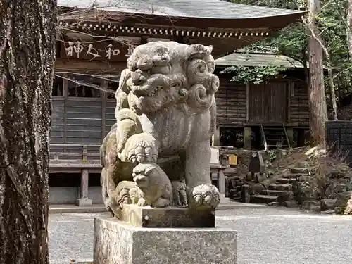 宝登山神社の狛犬