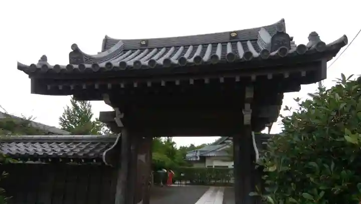 自性院の山門・神門