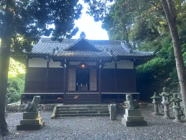 若宮八幡宮の{uncategorized: "未分類", other: "その他", undefined: "問題あり", building: "その他建物", grave: "お墓", sacred_gate: "鳥居", guardian: "狛犬", statue: "像", buddha: "仏像", history: "歴史", nature: "自然", garden: "庭園", animal: "動物", pagoda: "塔", temizu: "手水舎", mountain_gate: "山門・神門", sanctuary: "本殿・本堂", subordinate: "末社・摂社", art: "芸術", scenery: "景色", jizo: "地蔵", ema: "絵馬", goshuin: "御朱印", omikuji: "おみくじ", items: "授与品その他", amulet: "お守り", goshuincho: "御朱印帳", eats: "食事", festival: "お祭り", votive_dance: "神楽", shichigosan: "七五三参", wedding: "結婚式", experience: "体験その他", initially: "初詣", around: "周辺", anti_infection: "感染症対策"}