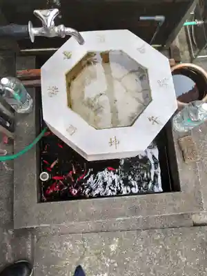 翁稲荷社の手水舎