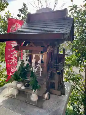 黄金水稲荷（の祠）の{uncategorized: "未分類", other: "その他", undefined: "問題あり", building: "その他建物", grave: "お墓", sacred_gate: "鳥居", guardian: "狛犬", statue: "像", buddha: "仏像", history: "歴史", nature: "自然", garden: "庭園", animal: "動物", pagoda: "塔", temizu: "手水舎", mountain_gate: "山門・神門", sanctuary: "本殿・本堂", subordinate: "末社・摂社", art: "芸術", scenery: "景色", jizo: "地蔵", ema: "絵馬", goshuin: "御朱印", omikuji: "おみくじ", items: "授与品その他", amulet: "お守り", goshuincho: "御朱印帳", eats: "食事", festival: "お祭り", votive_dance: "神楽", shichigosan: "七五三参", wedding: "結婚式", experience: "体験その他", initially: "初詣", around: "周辺", anti_infection: "感染症対策"}