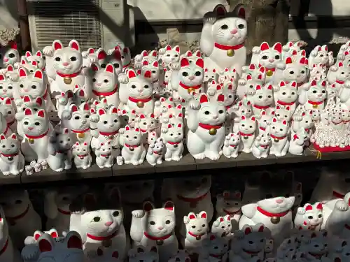 豪徳寺の{uncategorized: "未分類", other: "その他", undefined: "問題あり", building: "その他建物", grave: "お墓", sacred_gate: "鳥居", guardian: "狛犬", statue: "像", buddha: "仏像", history: "歴史", nature: "自然", garden: "庭園", animal: "動物", pagoda: "塔", temizu: "手水舎", mountain_gate: "山門・神門", sanctuary: "本殿・本堂", subordinate: "末社・摂社", art: "芸術", scenery: "景色", jizo: "地蔵", ema: "絵馬", goshuin: "御朱印", omikuji: "おみくじ", items: "授与品その他", amulet: "お守り", goshuincho: "御朱印帳", eats: "食事", festival: "お祭り", votive_dance: "神楽", shichigosan: "七五三参", wedding: "結婚式", experience: "体験その他", initially: "初詣", around: "周辺", anti_infection: "感染症対策"}