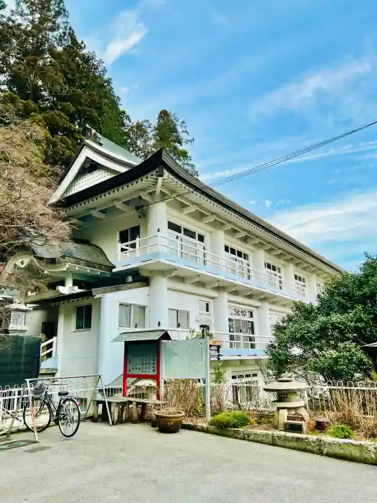 持寳院(多氣山不動尊)の{uncategorized: "未分類", other: "その他", undefined: "問題あり", building: "その他建物", grave: "お墓", sacred_gate: "鳥居", guardian: "狛犬", statue: "像", buddha: "仏像", history: "歴史", nature: "自然", garden: "庭園", animal: "動物", pagoda: "塔", temizu: "手水舎", mountain_gate: "山門・神門", sanctuary: "本殿・本堂", subordinate: "末社・摂社", art: "芸術", scenery: "景色", jizo: "地蔵", ema: "絵馬", goshuin: "御朱印", omikuji: "おみくじ", items: "授与品その他", amulet: "お守り", goshuincho: "御朱印帳", eats: "食事", festival: "お祭り", votive_dance: "神楽", shichigosan: "七五三参", wedding: "結婚式", experience: "体験その他", initially: "初詣", around: "周辺", anti_infection: "感染症対策"}