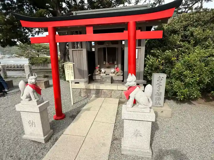 森戸大明神(森戸神社)の{uncategorized: "未分類", other: "その他", undefined: "問題あり", building: "その他建物", grave: "お墓", sacred_gate: "鳥居", guardian: "狛犬", statue: "像", buddha: "仏像", history: "歴史", nature: "自然", garden: "庭園", animal: "動物", pagoda: "塔", temizu: "手水舎", mountain_gate: "山門・神門", sanctuary: "本殿・本堂", subordinate: "末社・摂社", art: "芸術", scenery: "景色", jizo: "地蔵", ema: "絵馬", goshuin: "御朱印", omikuji: "おみくじ", items: "授与品その他", amulet: "お守り", goshuincho: "御朱印帳", eats: "食事", festival: "お祭り", votive_dance: "神楽", shichigosan: "七五三参", wedding: "結婚式", experience: "体験その他", initially: "初詣", around: "周辺", anti_infection: "感染症対策"}