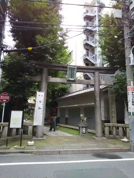 銀杏岡八幡神社の鳥居
