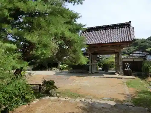 阿岸本誓寺の山門