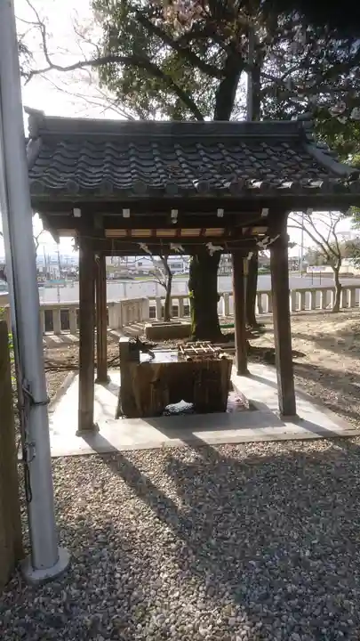 本土神社の手水舎