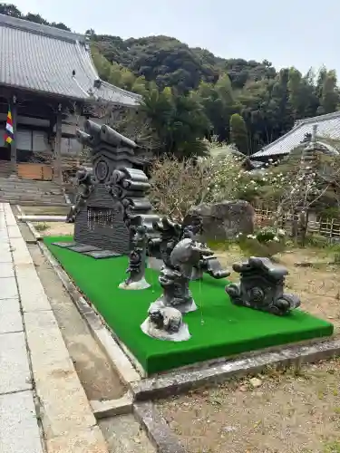 大恩寺の{uncategorized: "未分類", other: "その他", undefined: "問題あり", building: "その他建物", grave: "お墓", sacred_gate: "鳥居", guardian: "狛犬", statue: "像", buddha: "仏像", history: "歴史", nature: "自然", garden: "庭園", animal: "動物", pagoda: "塔", temizu: "手水舎", mountain_gate: "山門・神門", sanctuary: "本殿・本堂", subordinate: "末社・摂社", art: "芸術", scenery: "景色", jizo: "地蔵", ema: "絵馬", goshuin: "御朱印", omikuji: "おみくじ", items: "授与品その他", amulet: "お守り", goshuincho: "御朱印帳", eats: "食事", festival: "お祭り", votive_dance: "神楽", shichigosan: "七五三参", wedding: "結婚式", experience: "体験その他", initially: "初詣", around: "周辺", anti_infection: "感染症対策"}