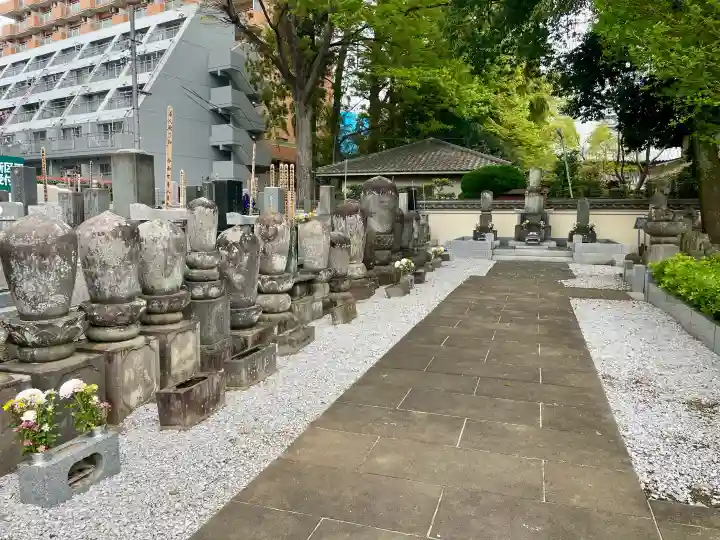 蓮馨寺の{uncategorized: "未分類", other: "その他", undefined: "問題あり", building: "その他建物", grave: "お墓", sacred_gate: "鳥居", guardian: "狛犬", statue: "像", buddha: "仏像", history: "歴史", nature: "自然", garden: "庭園", animal: "動物", pagoda: "塔", temizu: "手水舎", mountain_gate: "山門・神門", sanctuary: "本殿・本堂", subordinate: "末社・摂社", art: "芸術", scenery: "景色", jizo: "地蔵", ema: "絵馬", goshuin: "御朱印", omikuji: "おみくじ", items: "授与品その他", amulet: "お守り", goshuincho: "御朱印帳", eats: "食事", festival: "お祭り", votive_dance: "神楽", shichigosan: "七五三参", wedding: "結婚式", experience: "体験その他", initially: "初詣", around: "周辺", anti_infection: "感染症対策"}