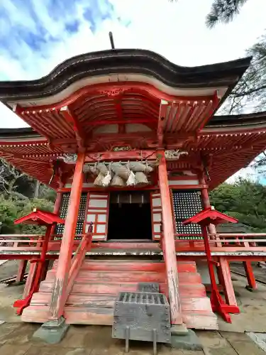 日御碕神社の{uncategorized: "未分類", other: "その他", undefined: "問題あり", building: "その他建物", grave: "お墓", sacred_gate: "鳥居", guardian: "狛犬", statue: "像", buddha: "仏像", history: "歴史", nature: "自然", garden: "庭園", animal: "動物", pagoda: "塔", temizu: "手水舎", mountain_gate: "山門・神門", sanctuary: "本殿・本堂", subordinate: "末社・摂社", art: "芸術", scenery: "景色", jizo: "地蔵", ema: "絵馬", goshuin: "御朱印", omikuji: "おみくじ", items: "授与品その他", amulet: "お守り", goshuincho: "御朱印帳", eats: "食事", festival: "お祭り", votive_dance: "神楽", shichigosan: "七五三参", wedding: "結婚式", experience: "体験その他", initially: "初詣", around: "周辺", anti_infection: "感染症対策"}