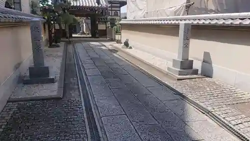 来迎寺の山門