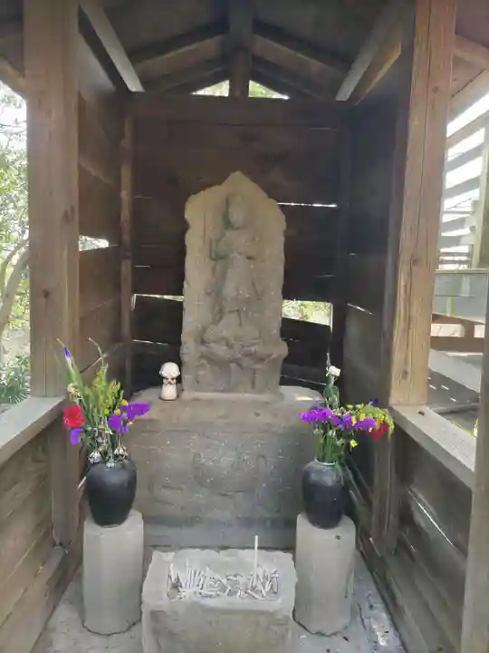 明王院(満願寺別院)の像