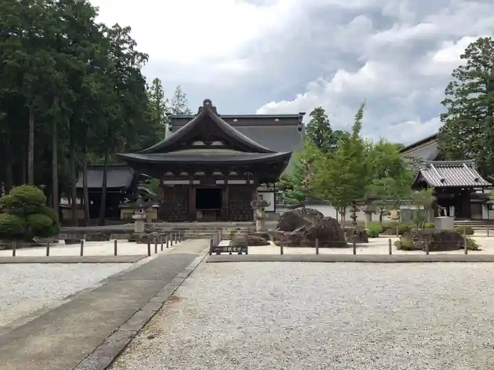 恵林寺の本殿・本堂