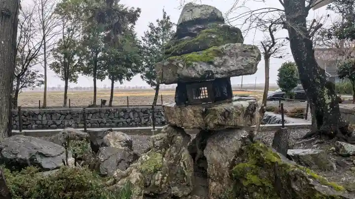 飯開神社の{uncategorized: "未分類", other: "その他", undefined: "問題あり", building: "その他建物", grave: "お墓", sacred_gate: "鳥居", guardian: "狛犬", statue: "像", buddha: "仏像", history: "歴史", nature: "自然", garden: "庭園", animal: "動物", pagoda: "塔", temizu: "手水舎", mountain_gate: "山門・神門", sanctuary: "本殿・本堂", subordinate: "末社・摂社", art: "芸術", scenery: "景色", jizo: "地蔵", ema: "絵馬", goshuin: "御朱印", omikuji: "おみくじ", items: "授与品その他", amulet: "お守り", goshuincho: "御朱印帳", eats: "食事", festival: "お祭り", votive_dance: "神楽", shichigosan: "七五三参", wedding: "結婚式", experience: "体験その他", initially: "初詣", around: "周辺", anti_infection: "感染症対策"}