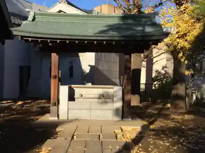 穴八幡宮の手水舎